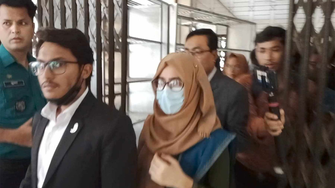 আদালতে আত্মসমর্পণ করেছেন সেই সহকারী কমিশনার তাপসী তাবাসসুম